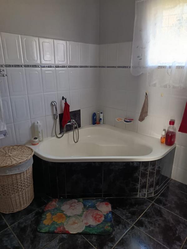 3 Bedroom Property for Sale in Albertinia Western Cape